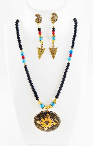 Gemstone Black Onyx With Lakh Pendant Necklace Set