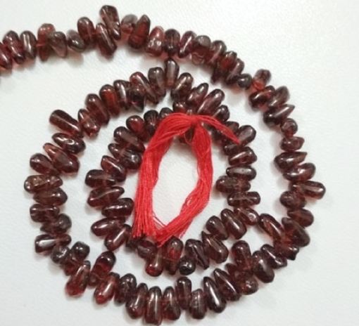 Picture of Garnet side drilled drop beads