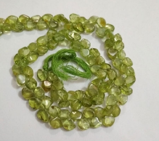 Picture of Peridot side drilled pear beads